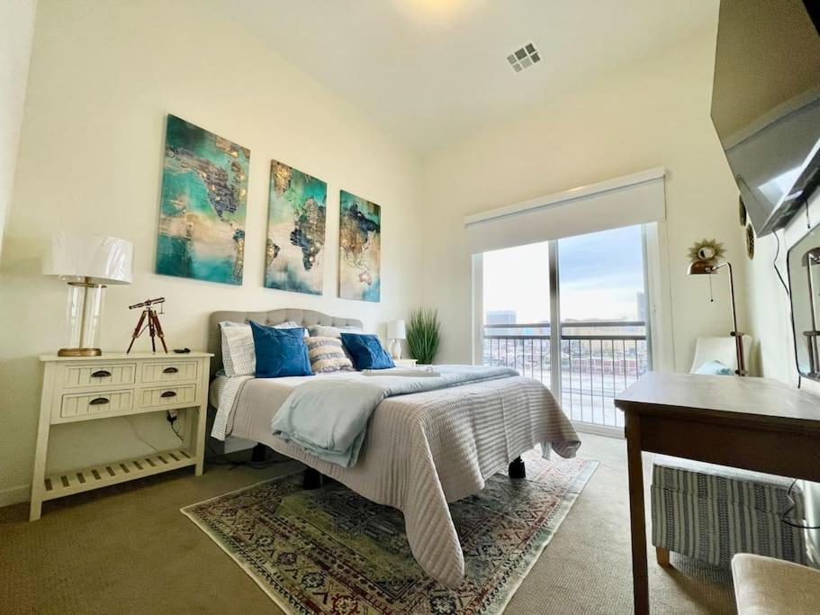 Appartamento A Perfect Getaway In The Heart Of The Action Las Vegas Esterno foto